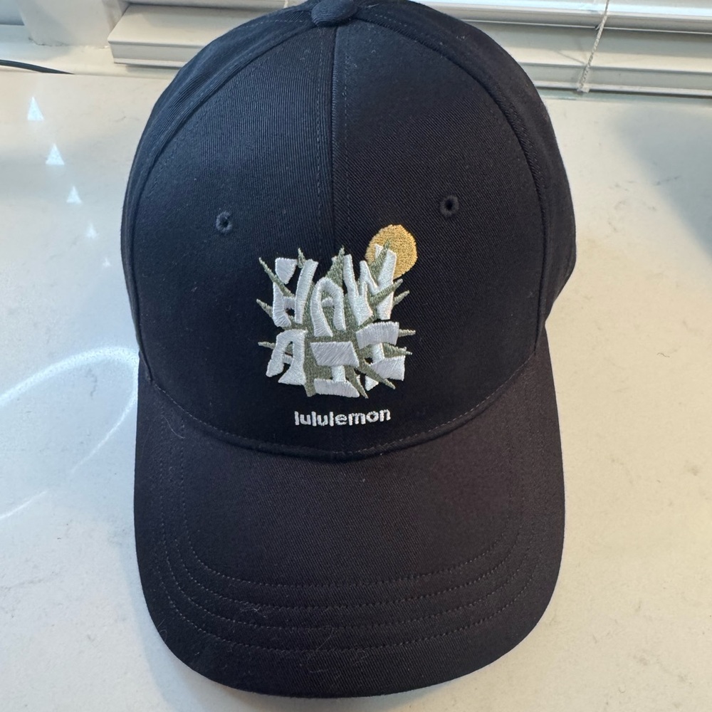 🌺RARE Lululemon Black Cap with HAWAII exclusive Embroidered Design🌸